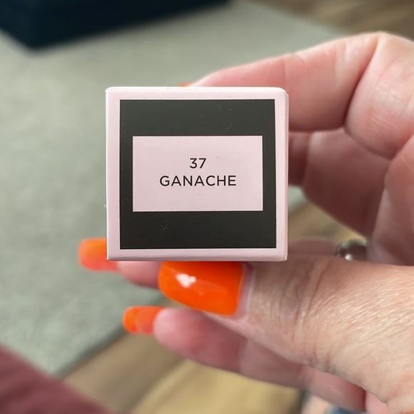 Firm Flesh Thick Stick Foundation - 37 Ganache (Warm Golden Undertone) - Picture 6 of 7